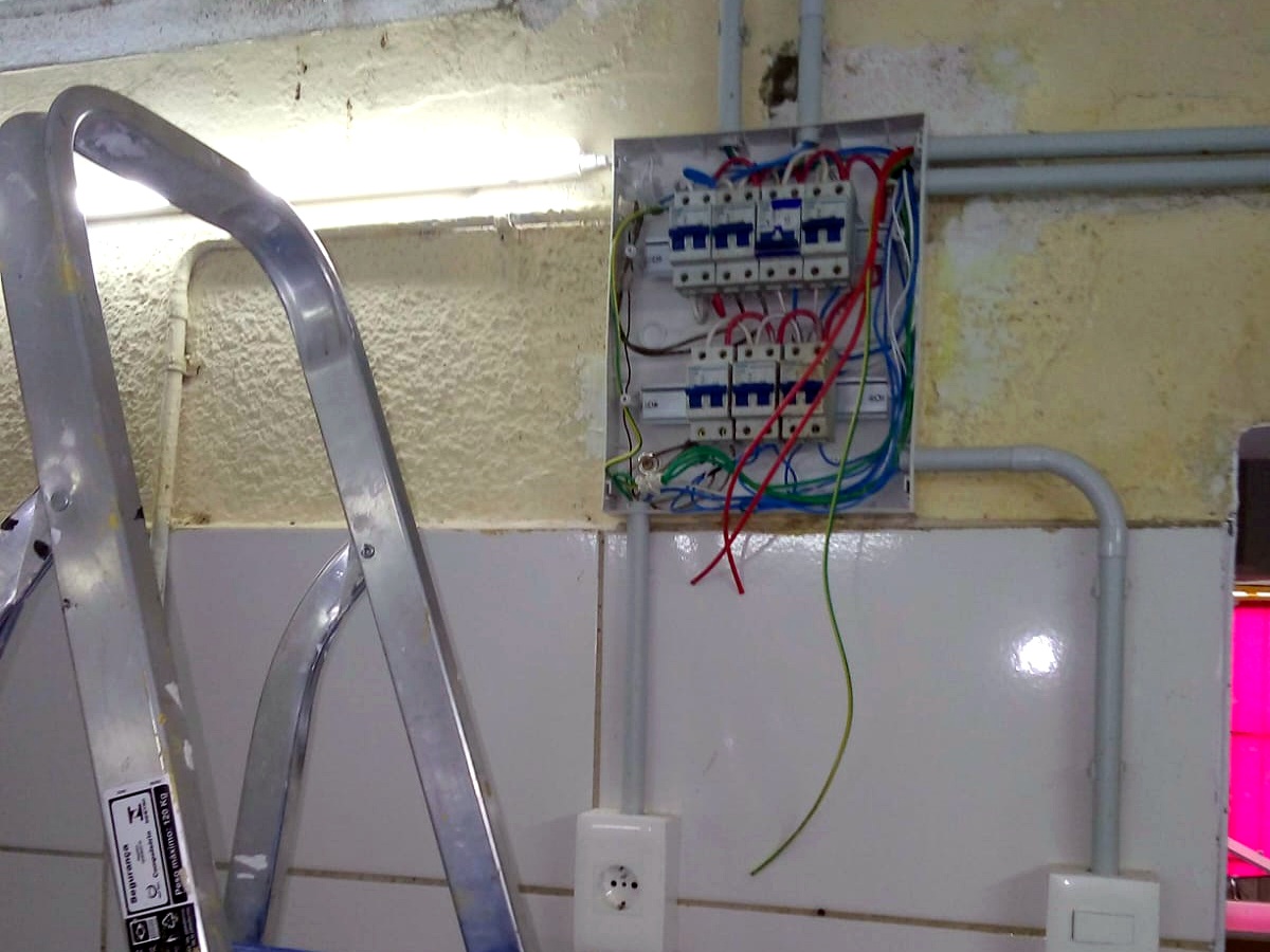 Trabajo de instalación eléctrica en Ciudad de la Costa — Valenca